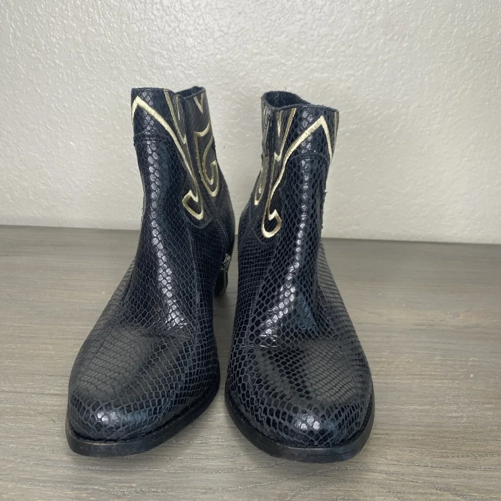 Vince Camuto Black Boots Snakeskin Print Gold Embroidered Western Womens‎ 9M